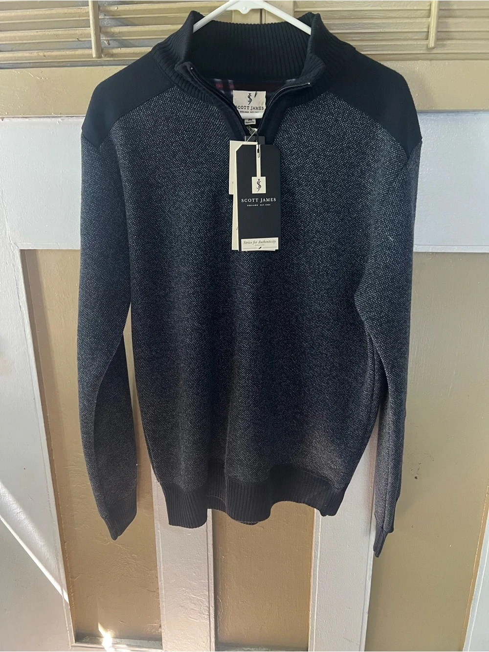 Scott James Men's Navy and Black Quarter-Zip Sweater